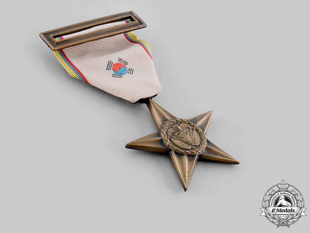 colombia,_republic._a_medal_for_service_in_war_overseas,_bronze_star_for_the_korean_war,_c.1955_m19_22803