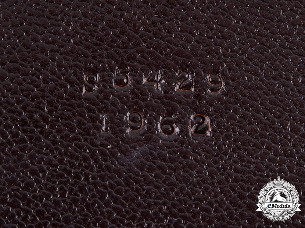 canada,_commonwealth._a_cameron_highlanders_of_ottawa(_duke_of_edinburgh's_own)_belt_and_sporran_m19_22879_1