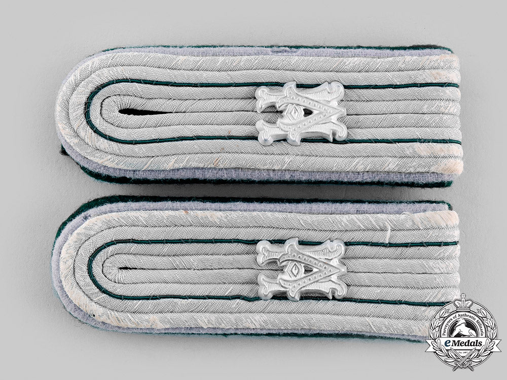 germany,_heer._a_set_of_heeresverwaltung(_army_administration)_beamter_lieutenant_equivalent_shoulder_boards_m19_22933