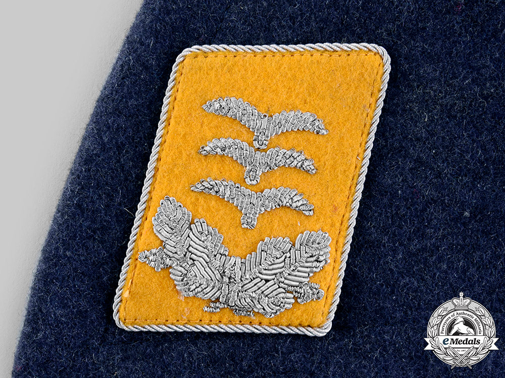 germany,_luftwaffe._a_removed_tunic_collar_with_flight_hauptmann’s_collar_tabs_m19_22950