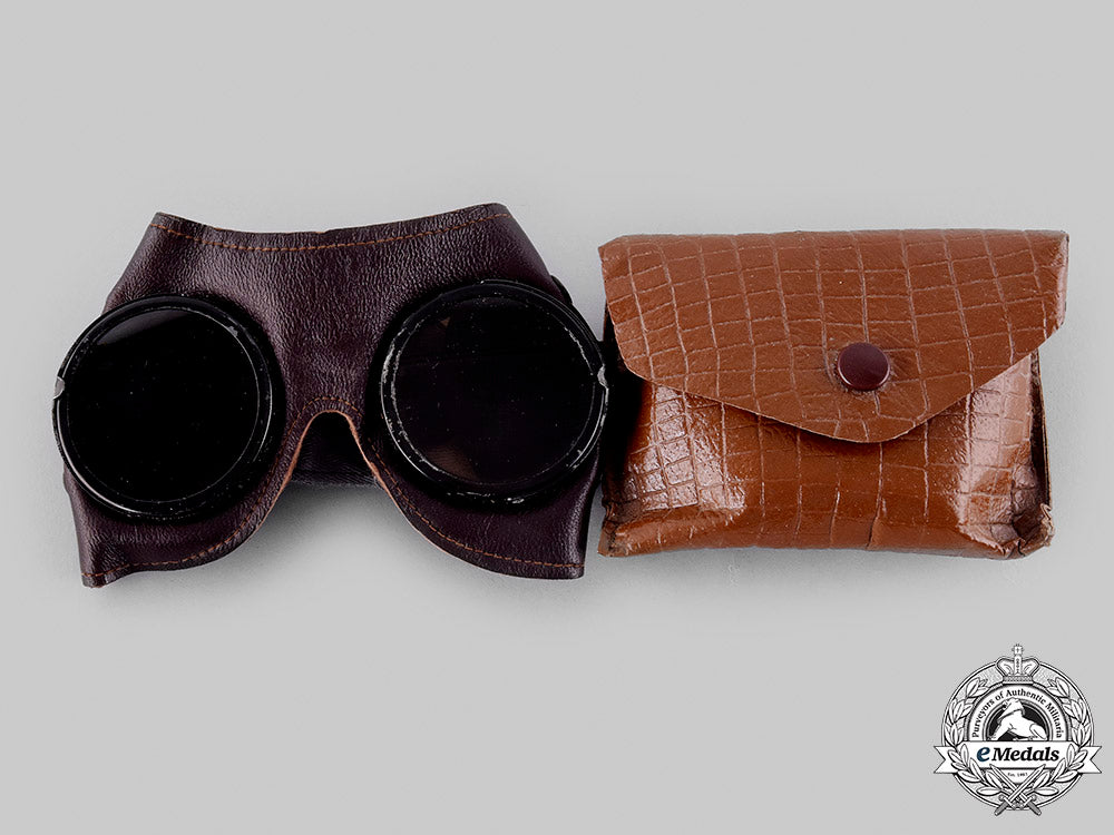 germany,_wehrmacht._a_pair_of_general_purpose_goggles,_with_case,_by_merz-_werke_m19_22990