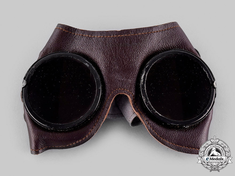 germany,_wehrmacht._a_pair_of_general_purpose_goggles,_with_case,_by_merz-_werke_m19_22991