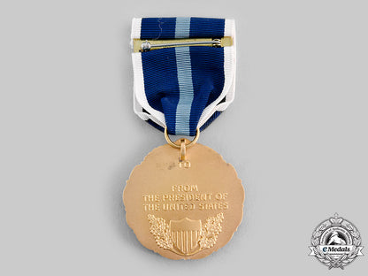 united_states._a_presidential_citizens_medal:_fullsize,_miniature_and_lapel_badge_m19_23097