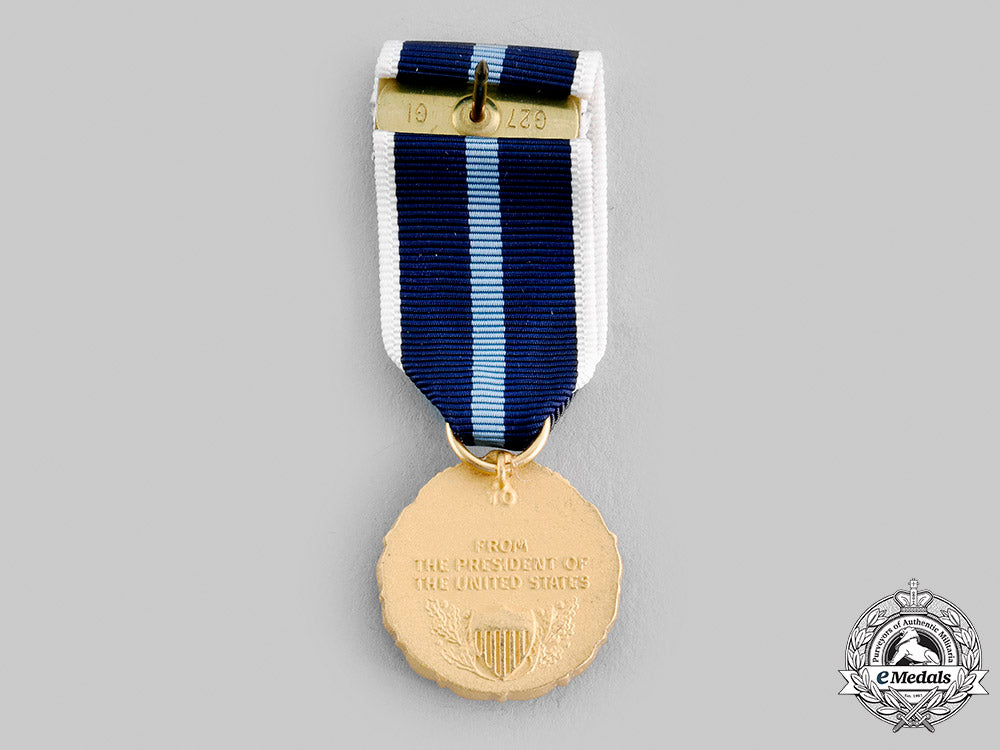 united_states._a_presidential_citizens_medal:_fullsize,_miniature_and_lapel_badge_m19_23100