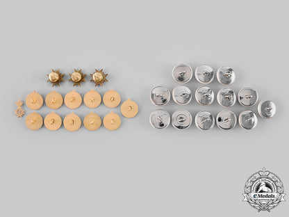 united_kingdom._a_lot_of_twenty-_nine_order_badges&_buttons_m19_23354_1