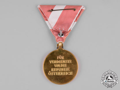 austria,_republic._a_merit_order,_gold_grade_merit_medal_m19_2365