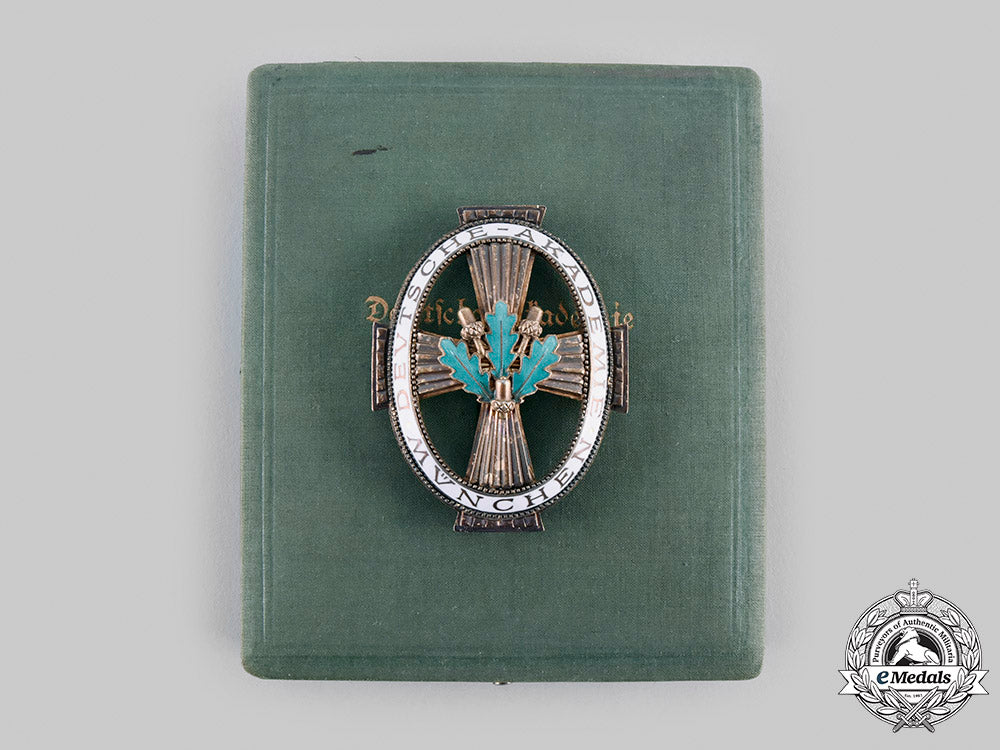 germany,_imperial._a_rare_honour_badge_of_the_germany_academy_in_münchen_with_case_m19_23832_1