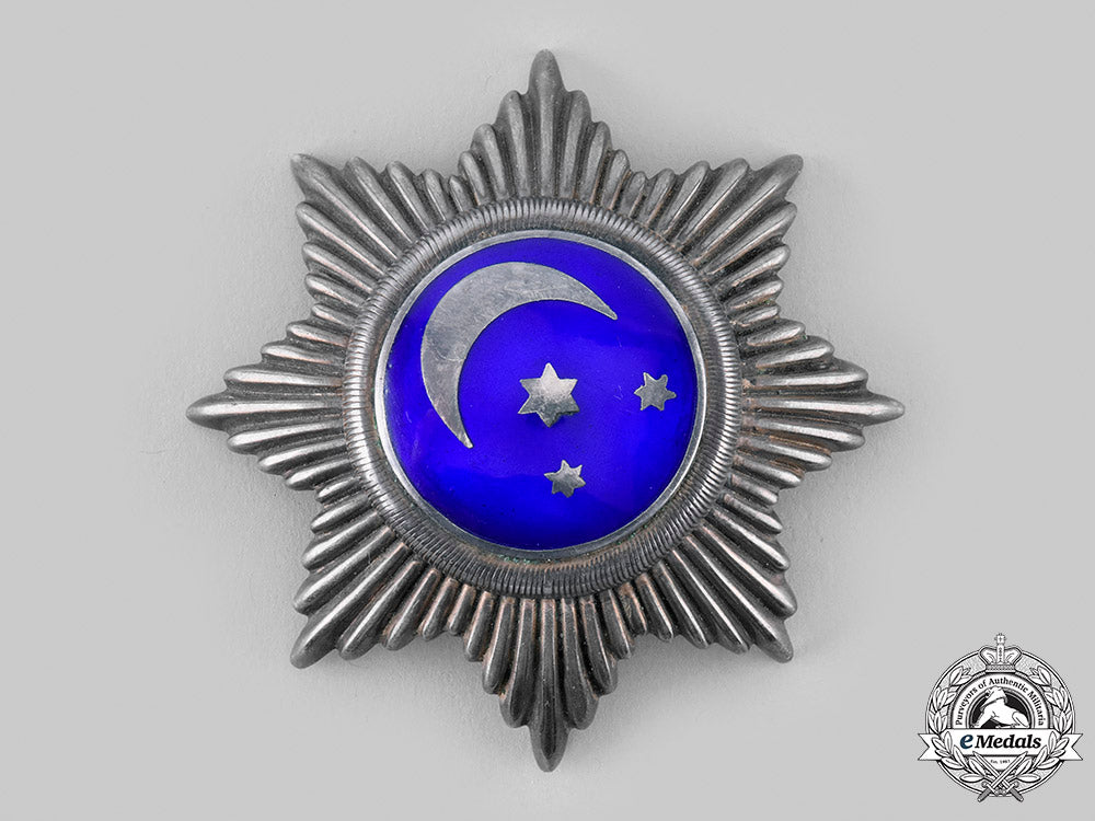 international._an_unknown_breast_star_m19_23960