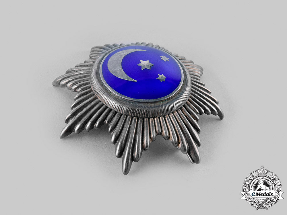 international._an_unknown_breast_star_m19_23962