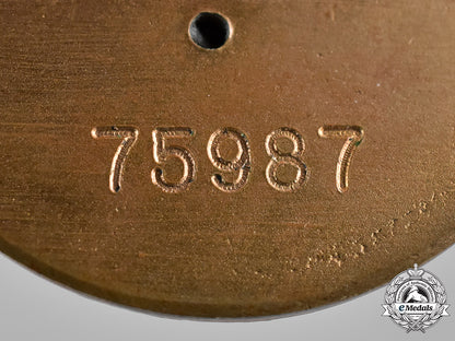 germany,_nsdap._a_large_golden_party_badge_by_deschler&_sohn(75987)_m19_2411