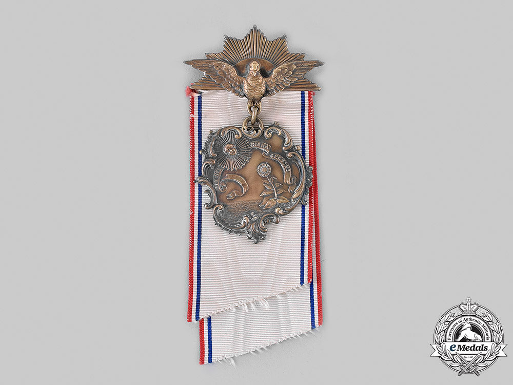 united_states._a_huguenot_society_of_america_membership_badge,_by_bailey,_banks_and_biddle_m19_24648