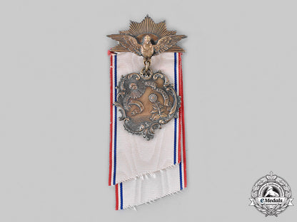 united_states._a_huguenot_society_of_america_membership_badge,_by_bailey,_banks_and_biddle_m19_24648