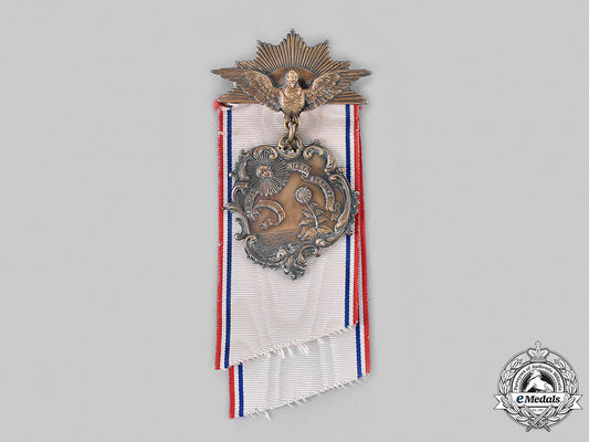 united_states._a_huguenot_society_of_america_membership_badge,_by_bailey,_banks_and_biddle_m19_24648