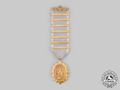 United States. A Society Of The Colonial Dames Of America Membership Badge In Gold, By  Bb&B
