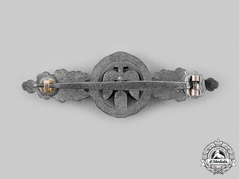 germany,_luftwaffe._a_short-_range_night_fighter_clasp,_silver_grade,_by_g.h._osang_m19_24767_2_1