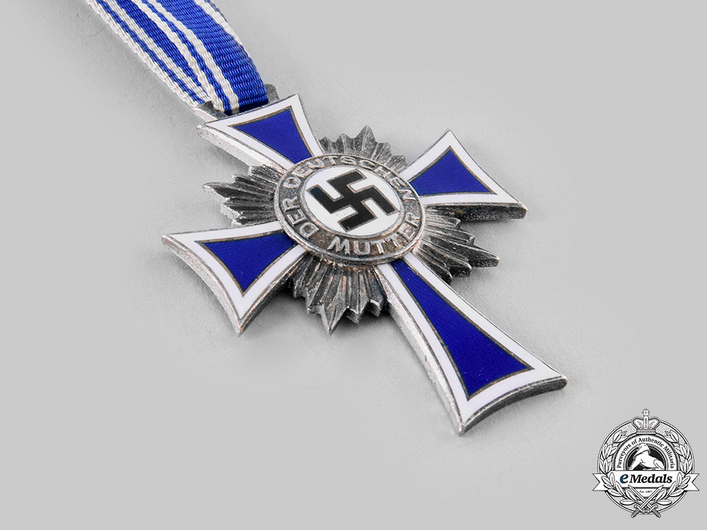 germany,_third_reich._a_lot_of_medals_and_decorations_m19_24794