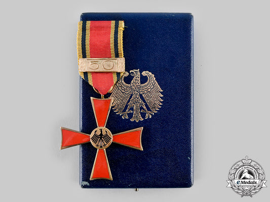 germany,_federal_republic._an_order_of_merit_of_the_federal_republic_of_germany_with50_year_clasp_and_case_of_issue_m19_24828