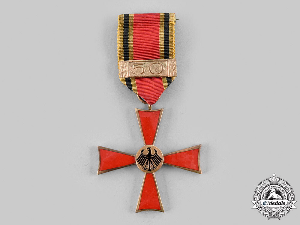 germany,_federal_republic._an_order_of_merit_of_the_federal_republic_of_germany_with50_year_clasp_and_case_of_issue_m19_24829