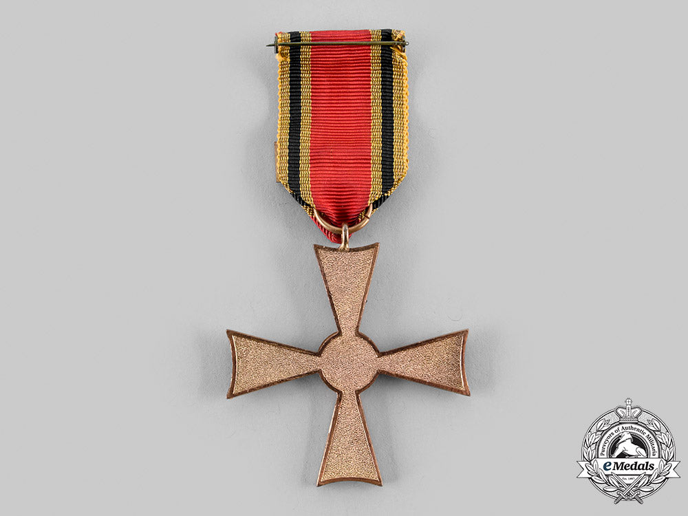 germany,_federal_republic._an_order_of_merit_of_the_federal_republic_of_germany_with50_year_clasp_and_case_of_issue_m19_24830