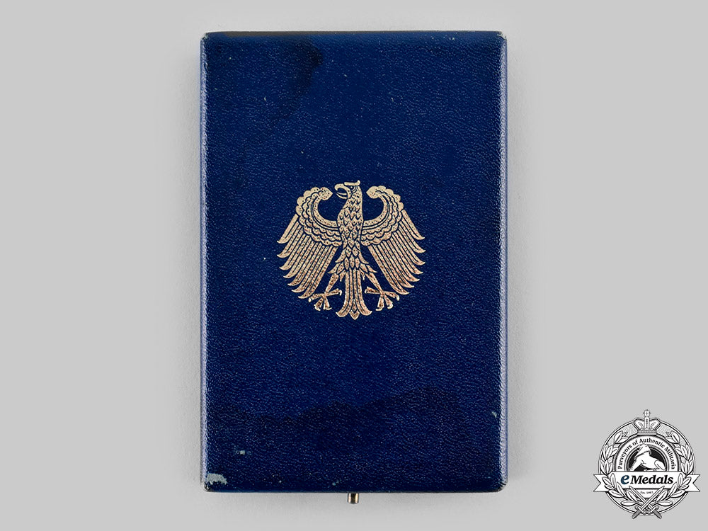 germany,_federal_republic._an_order_of_merit_of_the_federal_republic_of_germany_with50_year_clasp_and_case_of_issue_m19_24832