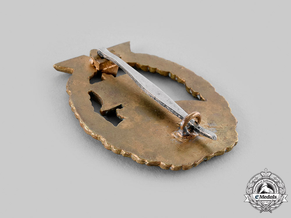 germany,_kriegsmarine._an_auxiliary_cruiser_badge,_by_c._e._juncker_m19_24909