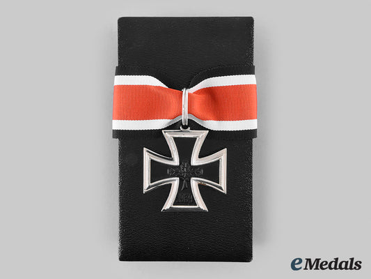 germany,_wehrmacht._a1939_iron_cross_ii_class,1957_issue_with_case_m19_25021_1