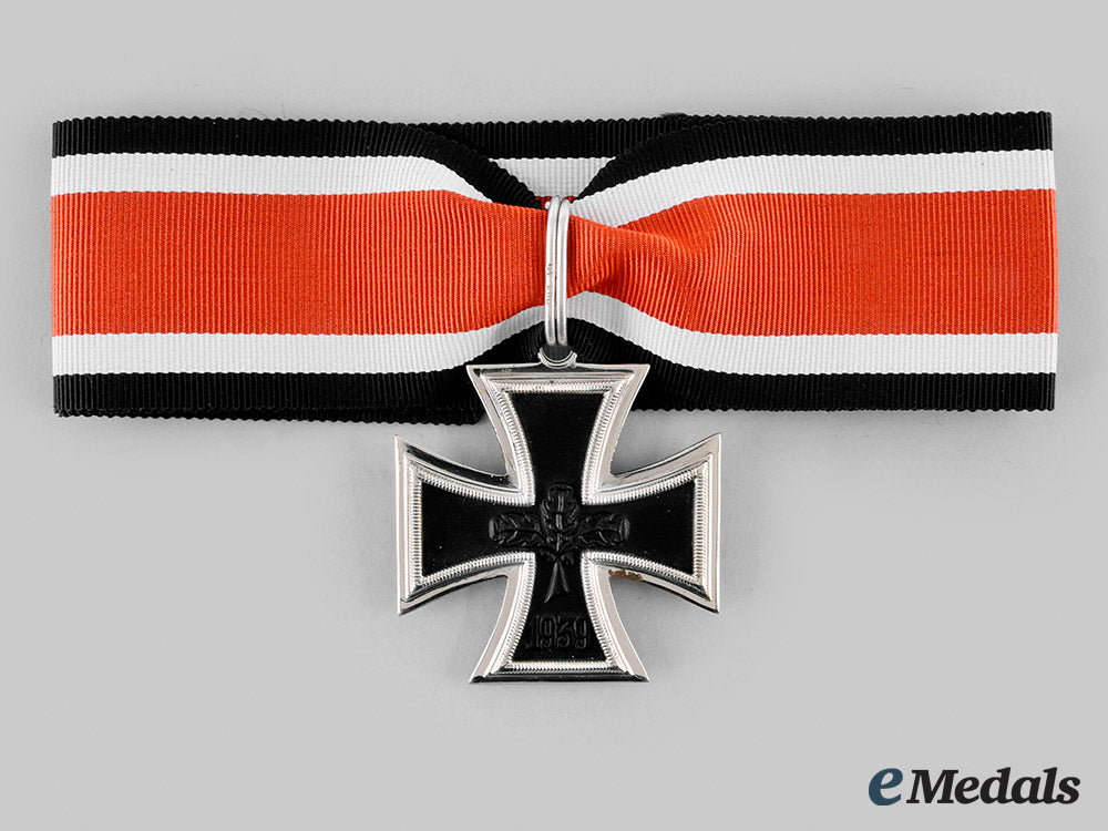 germany,_wehrmacht._a1939_iron_cross_ii_class,1957_issue_with_case_m19_25022_1