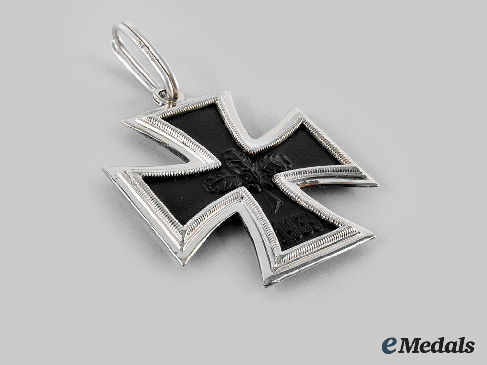 germany,_wehrmacht._a1939_iron_cross_ii_class,1957_issue_with_case_m19_25025_1