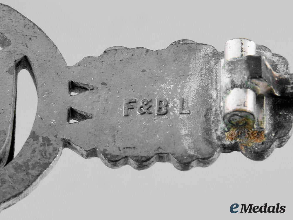 germany,_luftwaffe._a_bomber_flight_clasp,_silver_grade,_by_funcke&_brüninghaus_m19_25367_1