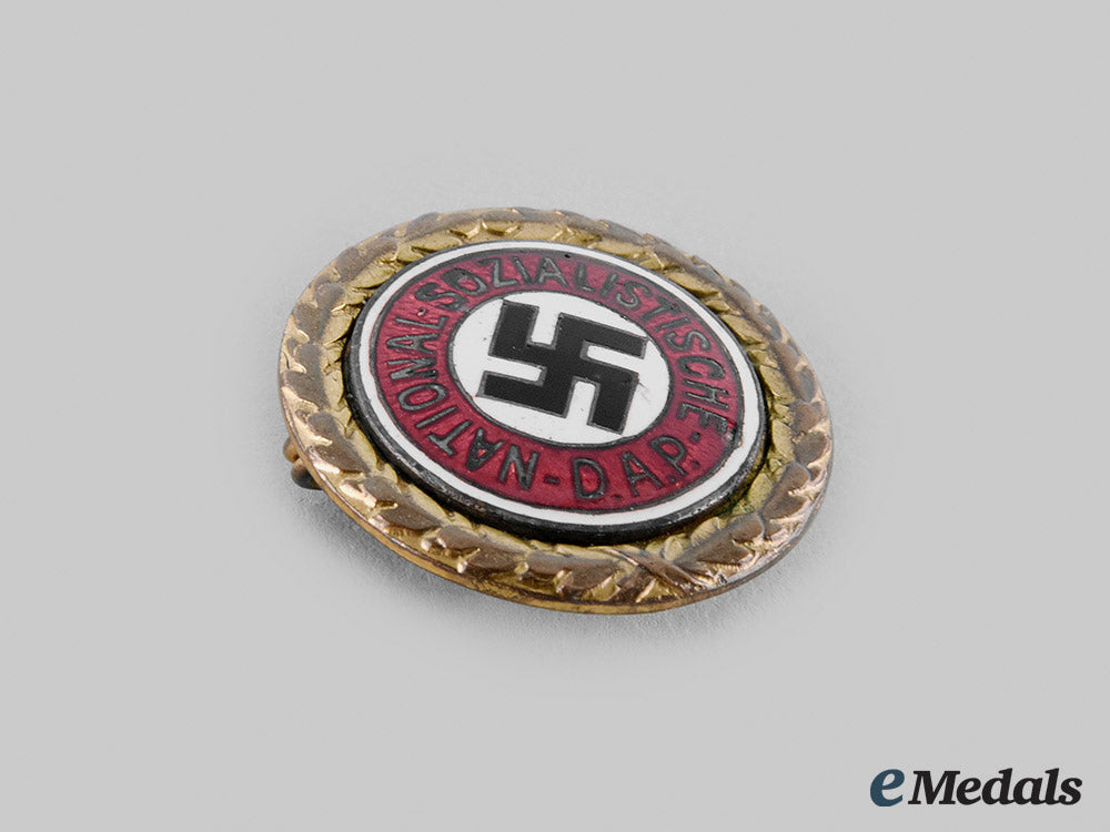 germany,_nsdap._a_set_of_golden_party_badges_belonging_to_ss-_obergruppenführer_arthur_seyss-_inquart,_with_case,_by_deschler&_sohn_m19_25497_1_1_1_1