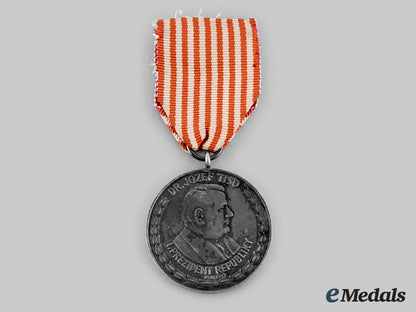 slovak,_republic._a_medal_for_bravery,_ii_class,_large,1945_m19_26257_1