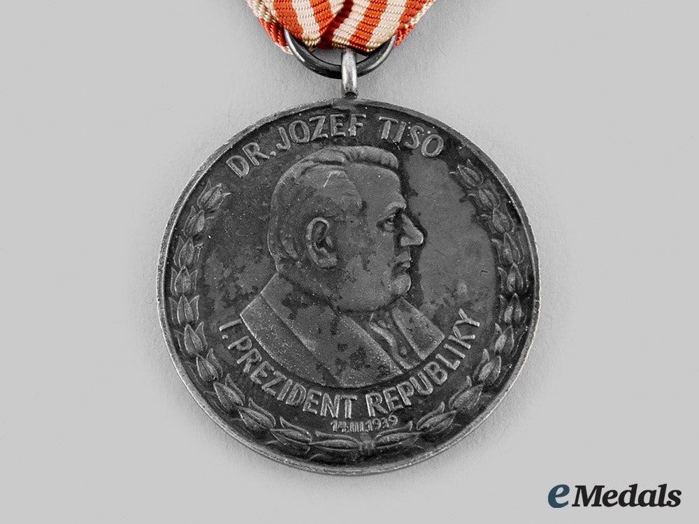 slovak,_republic._a_medal_for_bravery,_ii_class,_large,1945_m19_26258_1