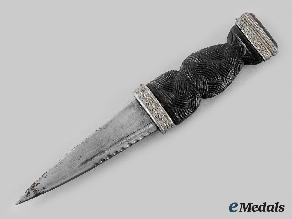 united_kingdom._a_mid-_twentieth_century_scottish_dirk/_skean_dhu_dagger,_by_j._nowill&_sons,_sheffield,_england_m19_26308_1