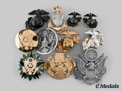 united_states._a_lot_of_eight_armed_forces_badges_m19_26328