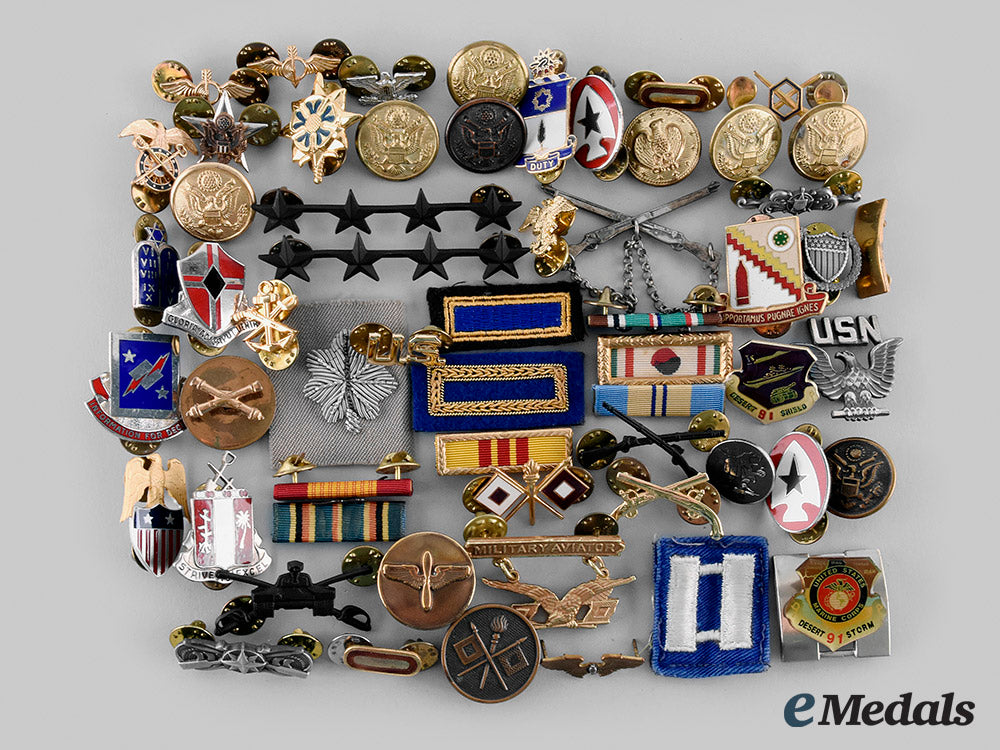 united_states._a_lot_of_sixty_armed_forces_items_m19_26330_1_1
