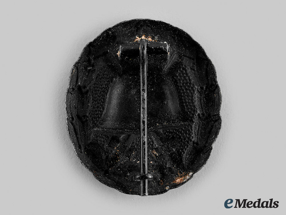 germany,_third_reich._a_wound_badge_and_document_to_hermann_labisch_m19_26557_1