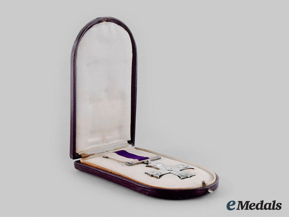 united_kingdom._a_george_v_military_cross_with_case_m19_26758