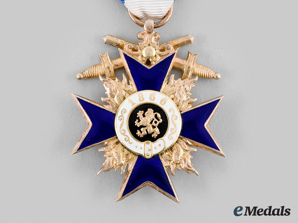 bavaria,_kingdom._a_military_merit_order,_iii_class_with_swords,_by_gebrüder_hemmerle,_c.1915_m19_26827