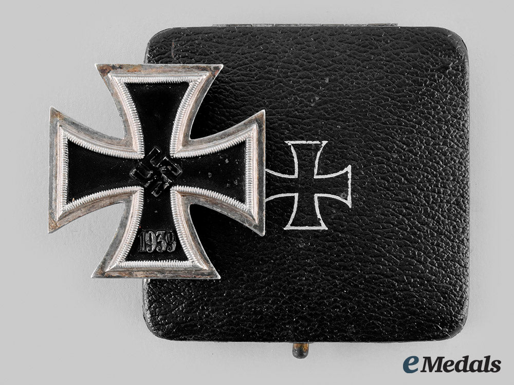 germany,_wehrmacht._a1939_iron_cross,_i_class_with_case,_by_e._ferdinand_wiedmann_m19_26868_2_2_1_1