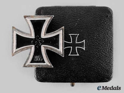 germany,_wehrmacht._a1939_iron_cross,_i_class_with_case,_by_e._ferdinand_wiedmann_m19_26868_2_2_1_1