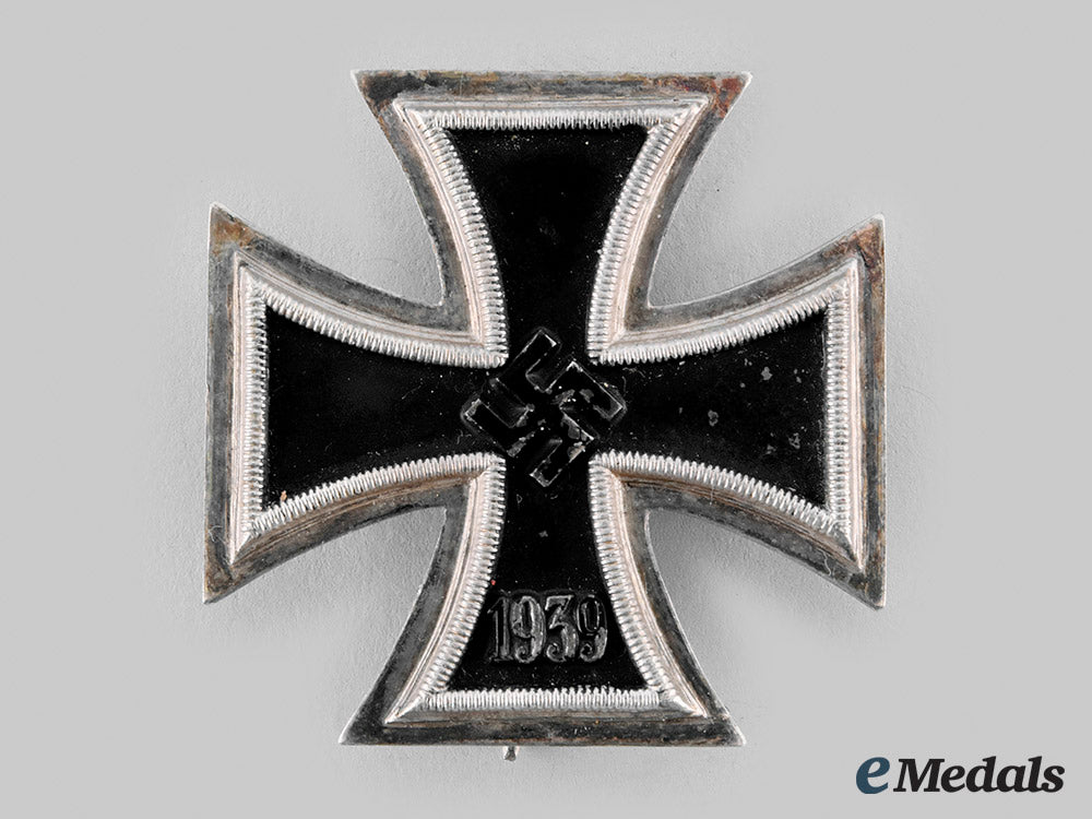 germany,_wehrmacht._a1939_iron_cross,_i_class_with_case,_by_e._ferdinand_wiedmann_m19_26869_2_2_1_1