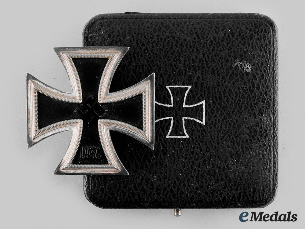 germany,_third_reich._a1939_iron_cross,_i_class,_by_steinhauer_and_lück_with_case_m19_26894