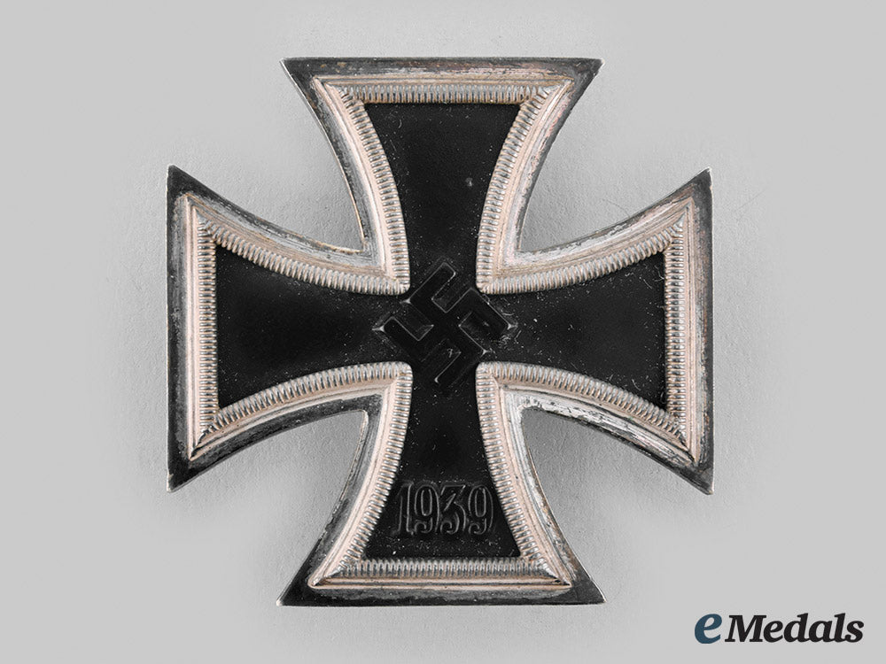 germany,_third_reich._a1939_iron_cross,_i_class,_by_steinhauer_and_lück_with_case_m19_26895