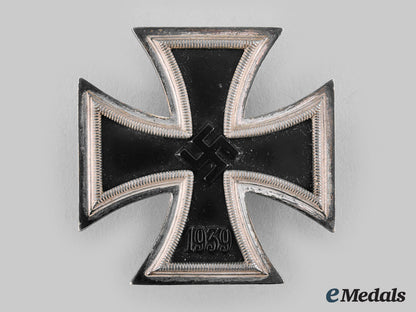 germany,_third_reich._a1939_iron_cross,_i_class,_by_steinhauer_and_lück_with_case_m19_26895