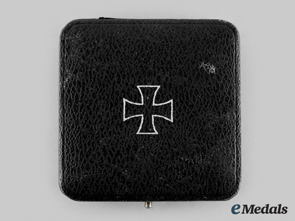 germany,_third_reich._a1939_iron_cross,_i_class,_by_steinhauer_and_lück_with_case_m19_26900