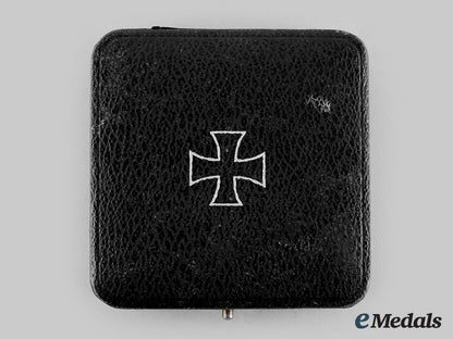 germany,_third_reich._a1939_iron_cross,_i_class,_by_steinhauer_and_lück_with_case_m19_26900