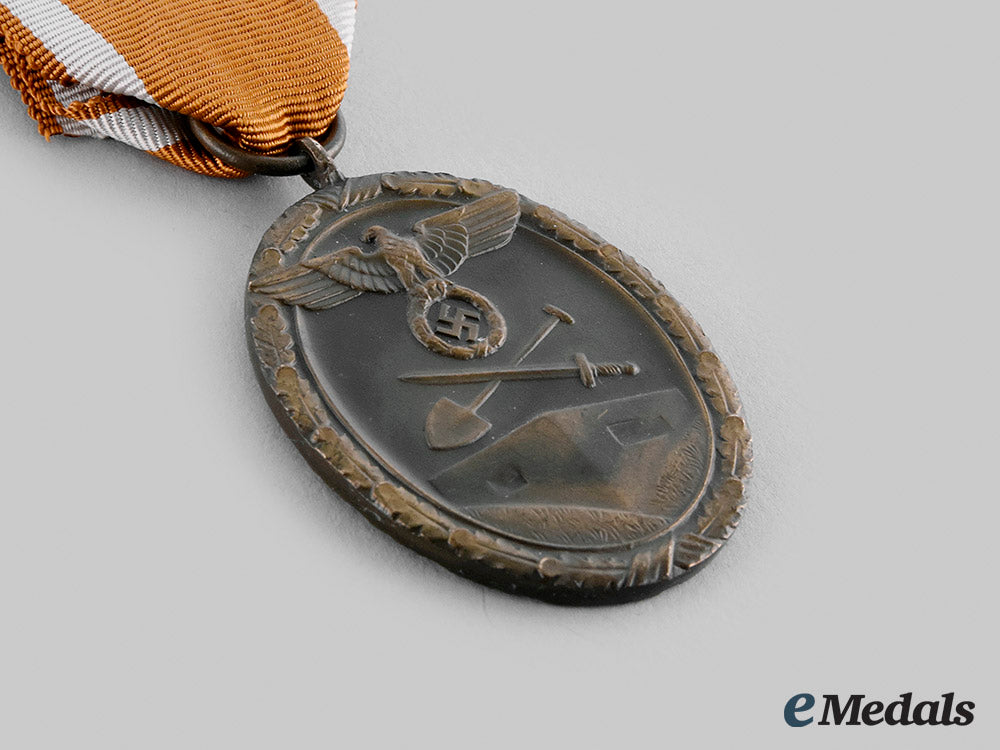 germany,_wehrmacht._a_west_wall_medal_m19_26930