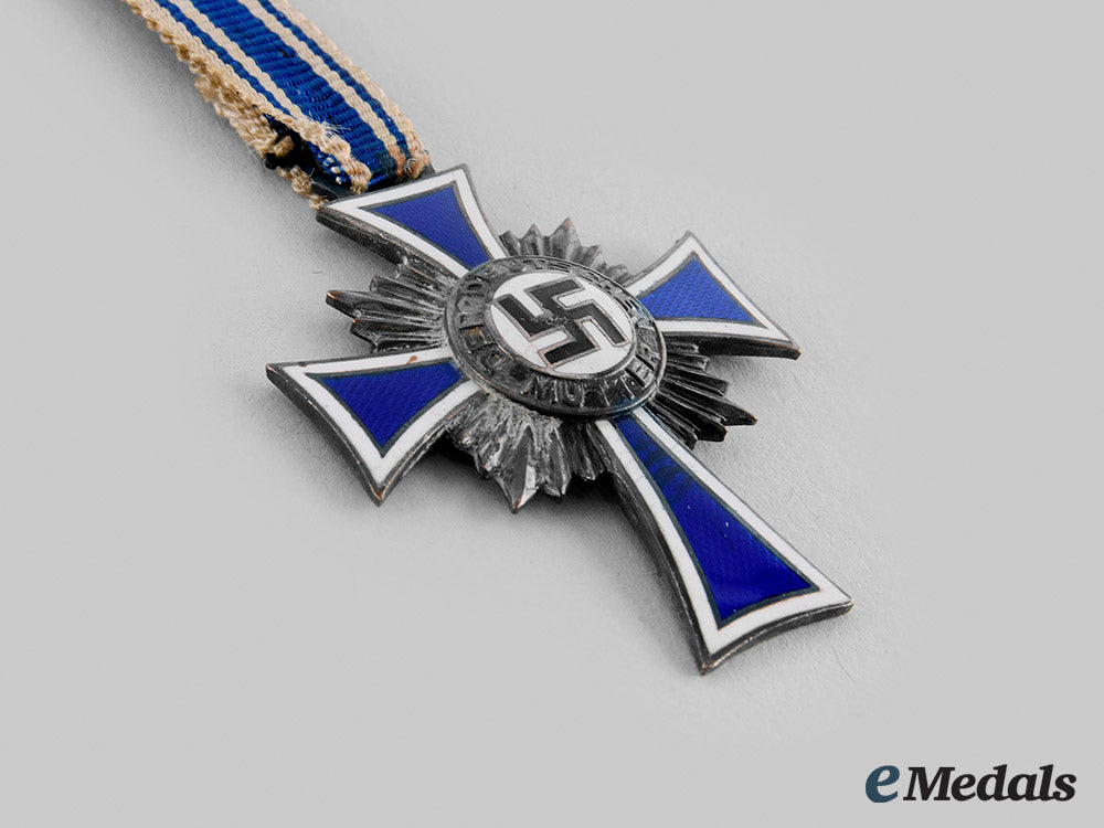 germany,_third_reich._a_lot_of_honour_crosses_of_the_german_mother,_all_grades_m19_26934_1
