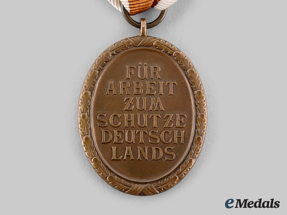 germany,_wehrmacht._a_west_wall_medal_m19_27013_1