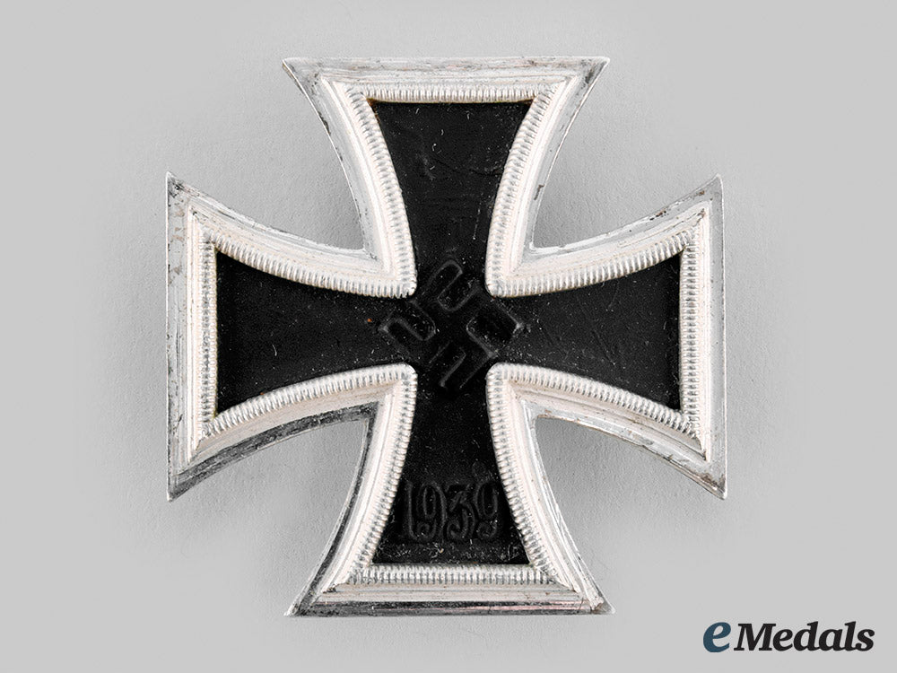 germany,_wehrmacht._a1939_iron_cross_i_class,_with_case,_by_wilhelm_deumer_m19_27016_2_1_1